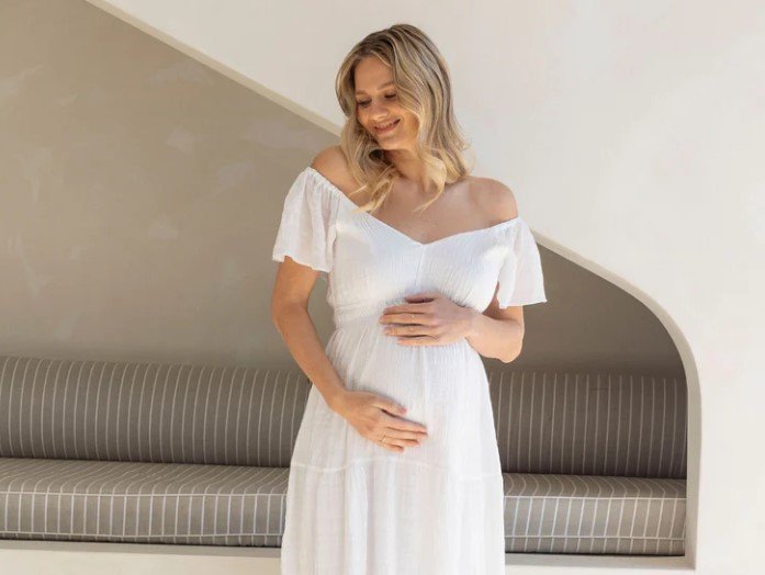 Best Maternity Photoshoot Dresses to Create Timeless Pregnancy Memories